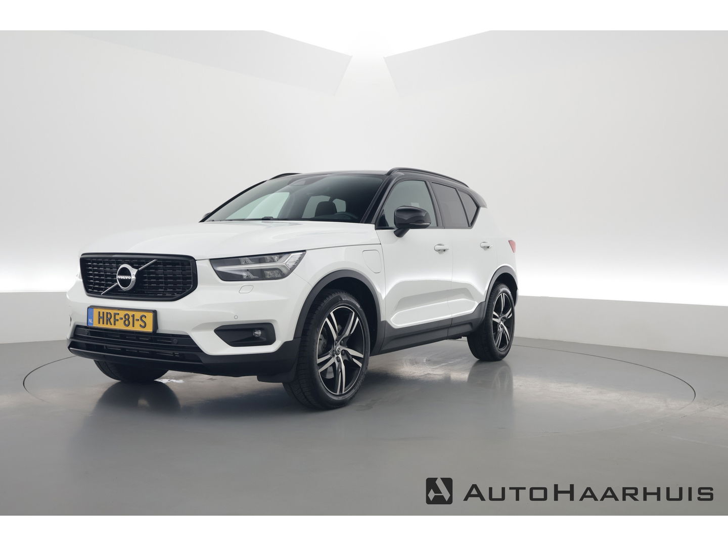 Volvo XC40 1.5 T5 Recharge R-Design | Pilot Assist | Elek. Trekhaak | Elek. Stoelen | Stoel- Stuurverw. | H&K