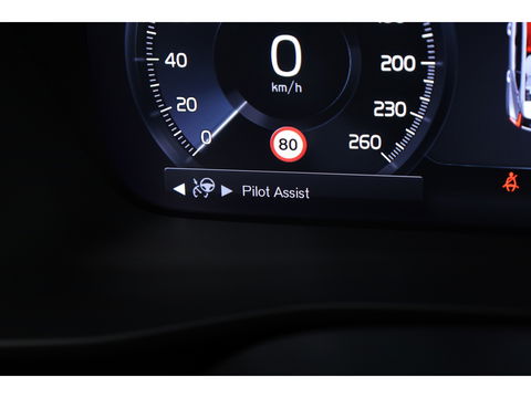 Volvo XC40 1.5 T5 Recharge R-Design | Pilot Assist | Elek. Trekhaak | Elek. Stoelen | Stoel- Stuurverw. | H&K