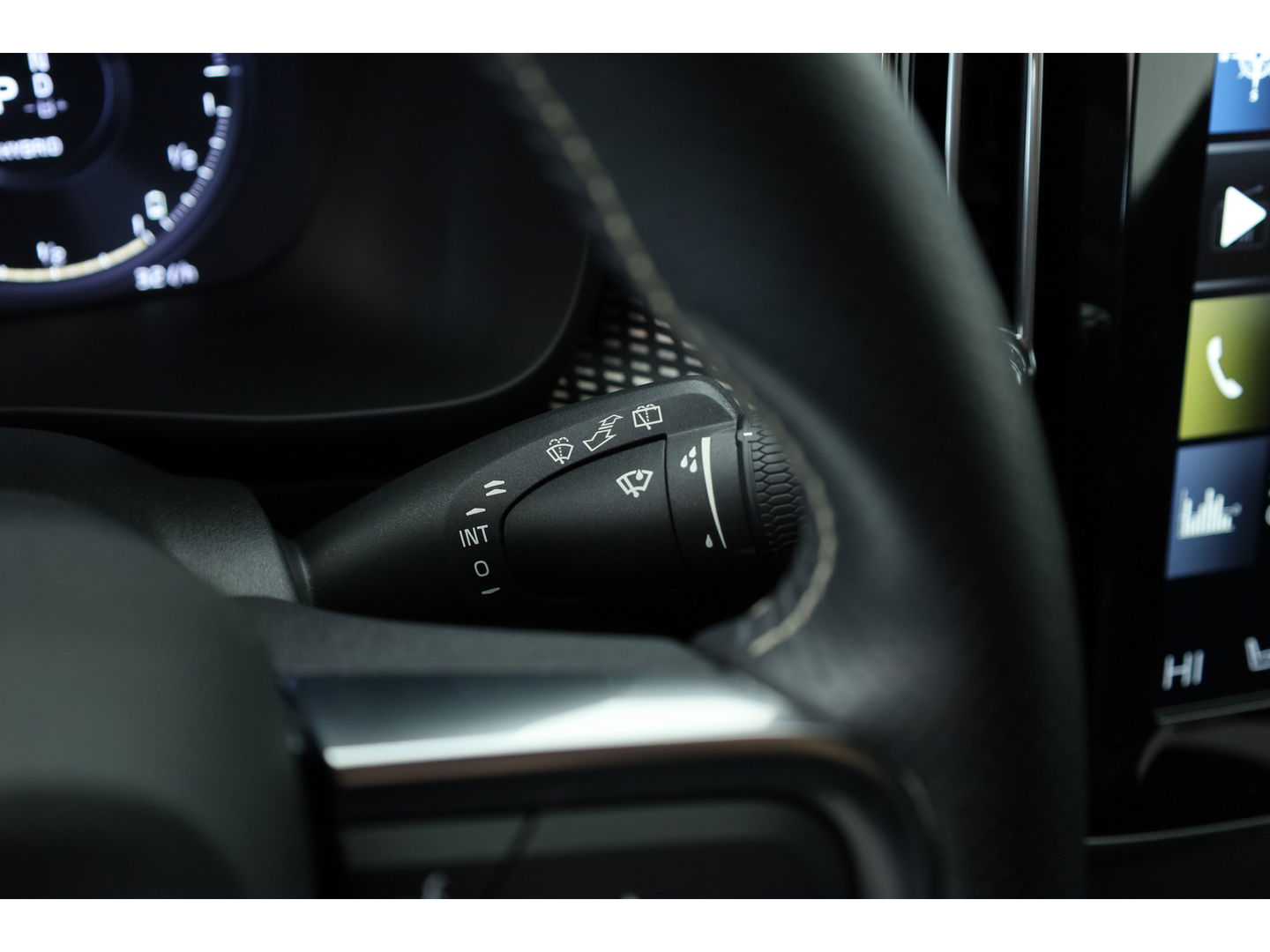 Volvo XC40 1.5 T5 Recharge R-Design | Pilot Assist | Elek. Trekhaak | Elek. Stoelen | Stoel- Stuurverw. | H&K