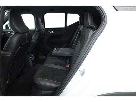 Volvo XC40 1.5 T5 Recharge R-Design | Pilot Assist | Elek. Trekhaak | Elek. Stoelen | Stoel- Stuurverw. | H&K