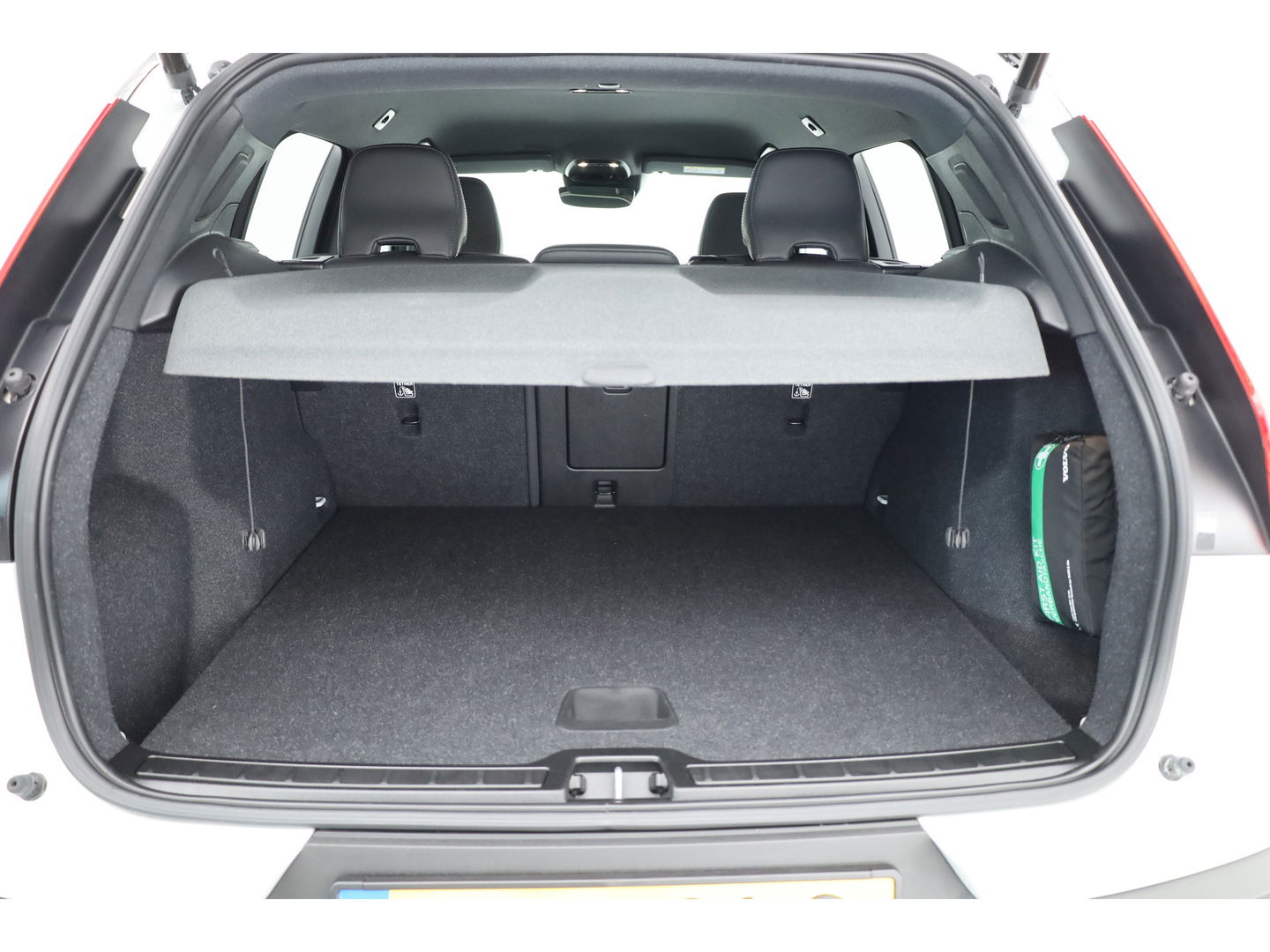 Volvo XC40 1.5 T5 Recharge R-Design | Pilot Assist | Elek. Trekhaak | Elek. Stoelen | Stoel- Stuurverw. | H&K