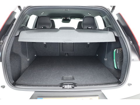Volvo XC40 1.5 T5 Recharge R-Design | Pilot Assist | Elek. Trekhaak | Elek. Stoelen | Stoel- Stuurverw. | H&K