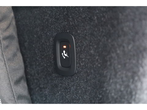 Volvo XC40 1.5 T5 Recharge R-Design | Pilot Assist | Elek. Trekhaak | Elek. Stoelen | Stoel- Stuurverw. | H&K