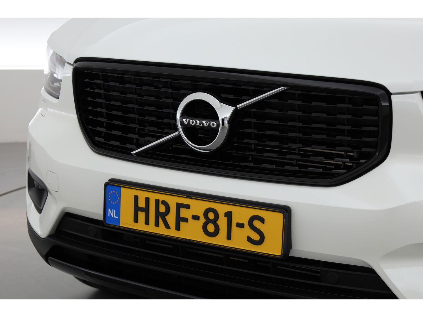 Volvo XC40 1.5 T5 Recharge R-Design | Pilot Assist | Elek. Trekhaak | Elek. Stoelen | Stoel- Stuurverw. | H&K