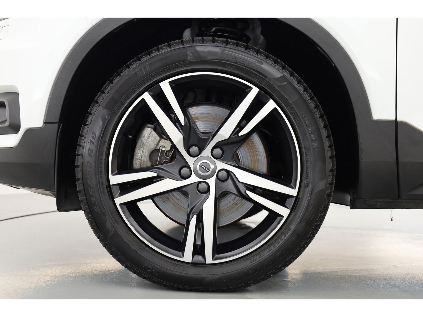 Volvo XC40 1.5 T5 Recharge R-Design | Pilot Assist | Elek. Trekhaak | Elek. Stoelen | Stoel- Stuurverw. | H&K