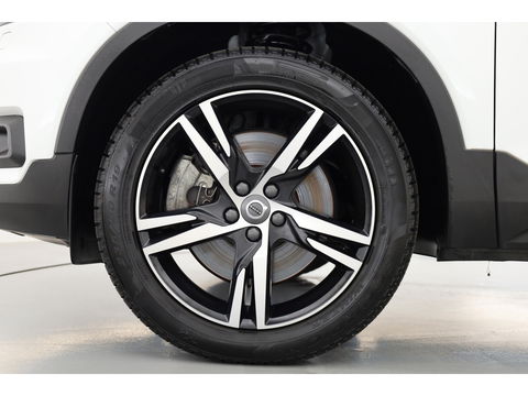 Volvo XC40 1.5 T5 Recharge R-Design | Pilot Assist | Elek. Trekhaak | Elek. Stoelen | Stoel- Stuurverw. | H&K
