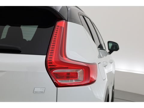 Volvo XC40 1.5 T5 Recharge R-Design | Pilot Assist | Elek. Trekhaak | Elek. Stoelen | Stoel- Stuurverw. | H&K