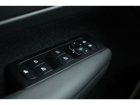 Volvo XC40 1.5 T5 Recharge R-Design | Pilot Assist | Elek. Trekhaak | Elek. Stoelen | Stoel- Stuurverw. | H&K