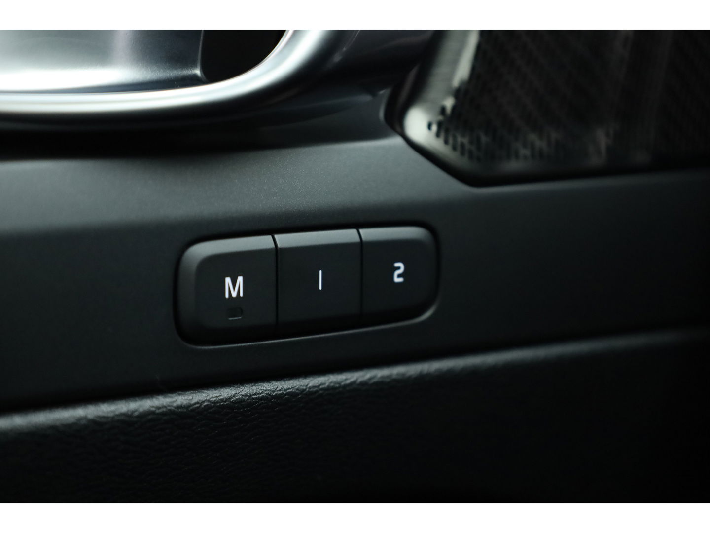 Volvo XC40 1.5 T5 Recharge R-Design | Pilot Assist | Elek. Trekhaak | Elek. Stoelen | Stoel- Stuurverw. | H&K