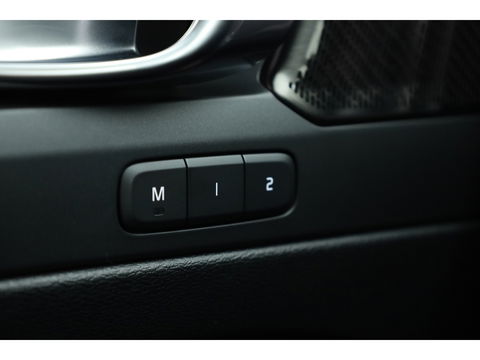 Volvo XC40 1.5 T5 Recharge R-Design | Pilot Assist | Elek. Trekhaak | Elek. Stoelen | Stoel- Stuurverw. | H&K