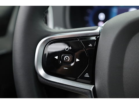 Volvo XC90 2.0 T8 Recharge AWD Plus Dark | Trekhaak | Pano | 360 Camera | 4x stoel + stuurverwar. |