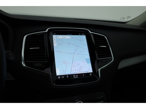 Volvo XC90 2.0 T8 Recharge AWD Plus Dark | Trekhaak | Pano | 360 Camera | 4x stoel + stuurverwar. |