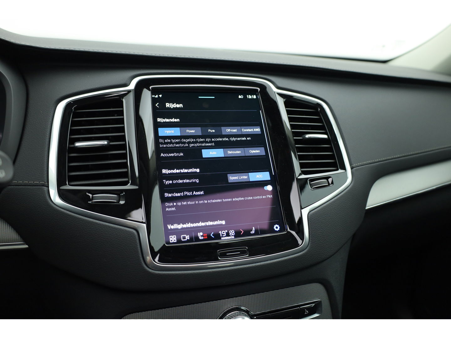 Volvo XC90 2.0 T8 Recharge AWD Plus Dark | Trekhaak | Pano | 360 Camera | 4x stoel + stuurverwar. |