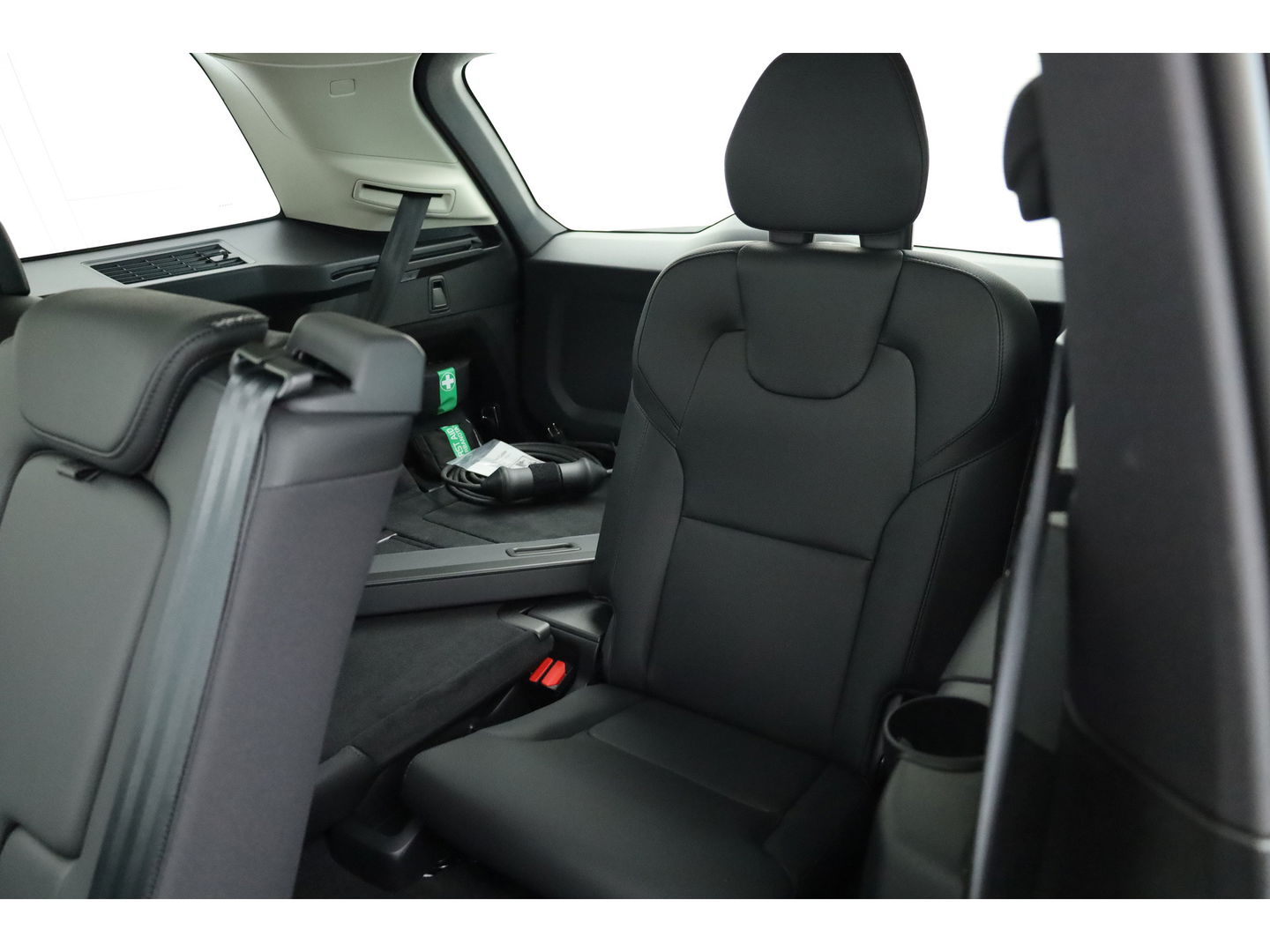 Volvo XC90 2.0 T8 Recharge AWD Plus Dark | Trekhaak | Pano | 360 Camera | 4x stoel + stuurverwar. |