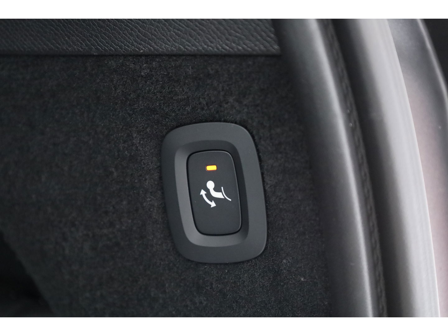 Volvo XC90 2.0 T8 Recharge AWD Plus Dark | Trekhaak | Pano | 360 Camera | 4x stoel + stuurverwar. |
