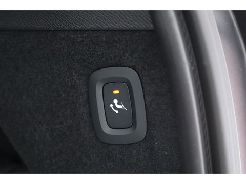 Volvo XC90 2.0 T8 Recharge AWD Plus Dark | Trekhaak | Pano | 360 Camera | 4x stoel + stuurverwar. |