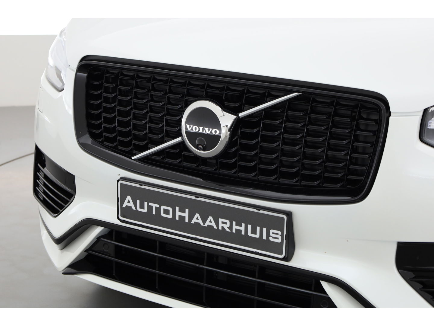 Volvo XC90 2.0 T8 Recharge AWD Plus Dark | Trekhaak | Pano | 360 Camera | 4x stoel + stuurverwar. |
