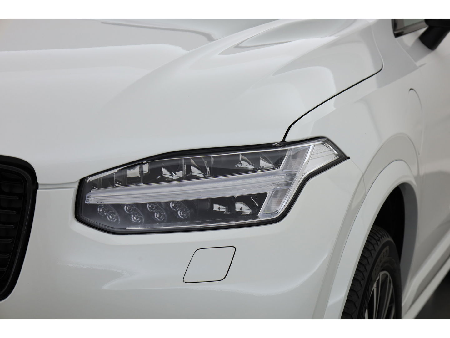 Volvo XC90 2.0 T8 Recharge AWD Plus Dark | Trekhaak | Pano | 360 Camera | 4x stoel + stuurverwar. |