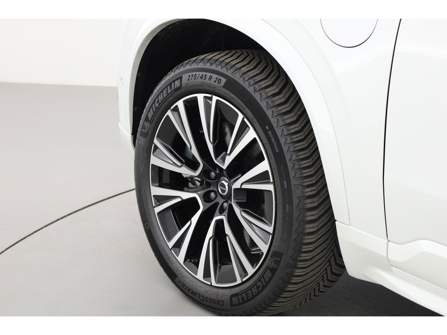 Volvo XC90 2.0 T8 Recharge AWD Plus Dark | Trekhaak | Pano | 360 Camera | 4x stoel + stuurverwar. |