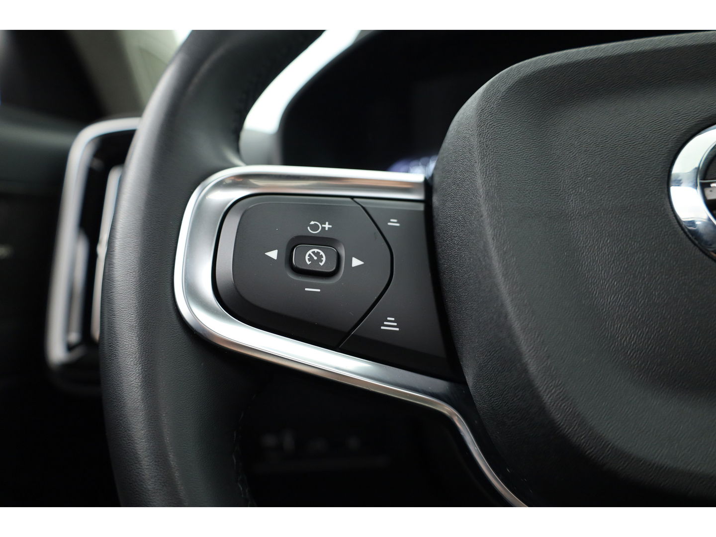 Volvo XC40 1.5 T5 Recharge Ultimate Dark | Pano | 360cam | Elek. Trekhaak | Harman Kardon | Pilot Assist