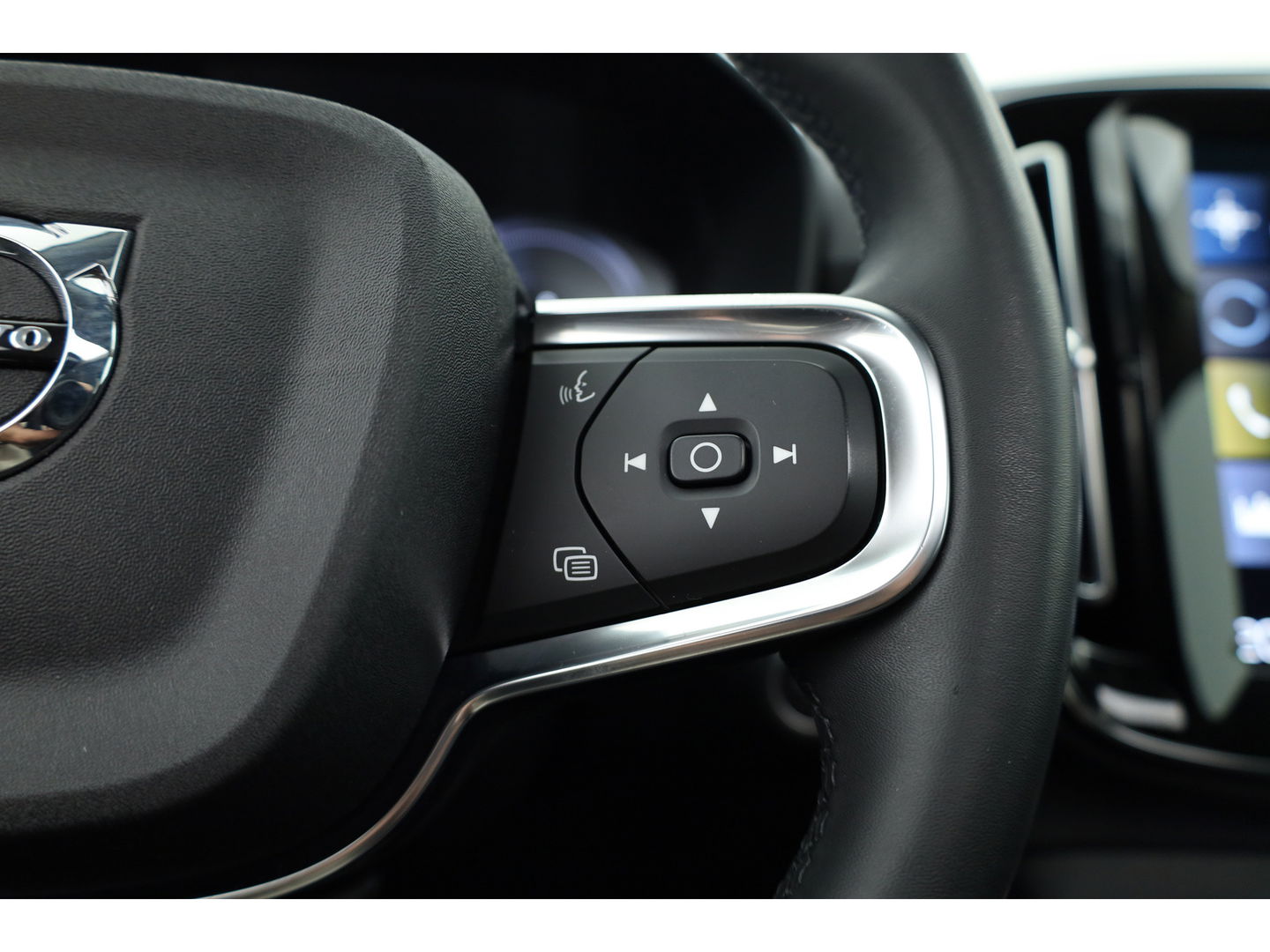 Volvo XC40 1.5 T5 Recharge Ultimate Dark | Pano | 360cam | Elek. Trekhaak | Harman Kardon | Pilot Assist