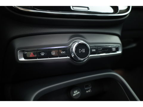 Volvo XC40 1.5 T5 Recharge Ultimate Dark | Pano | 360cam | Elek. Trekhaak | Harman Kardon | Pilot Assist