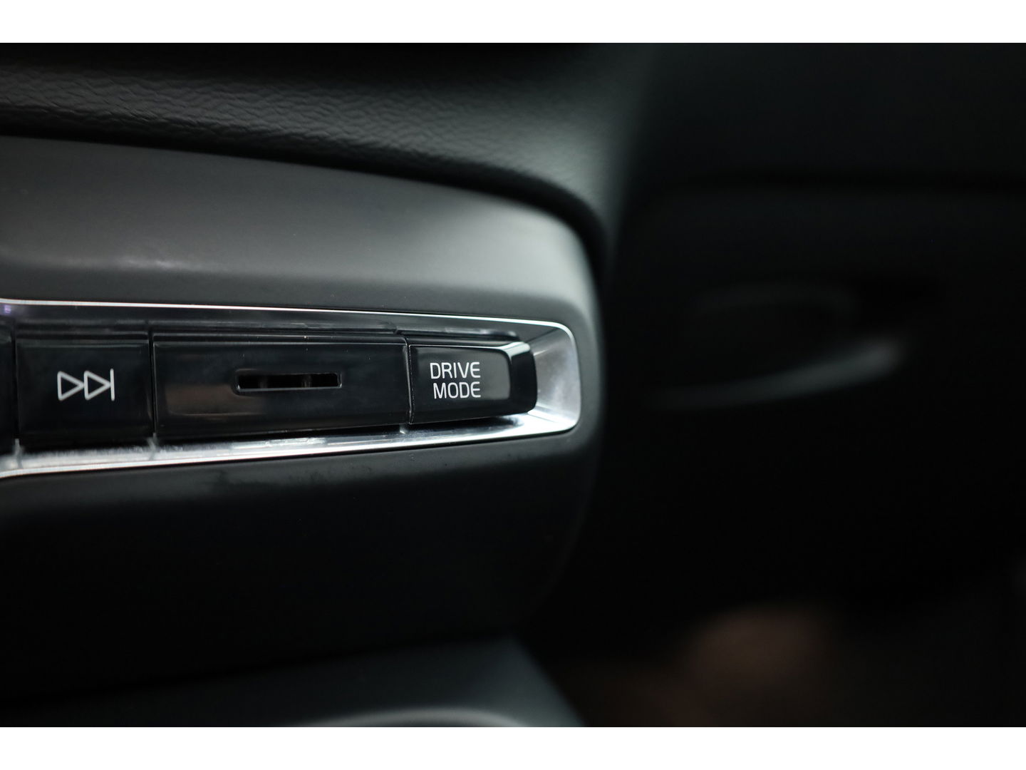 Volvo XC40 1.5 T5 Recharge Ultimate Dark | Pano | 360cam | Elek. Trekhaak | Harman Kardon | Pilot Assist