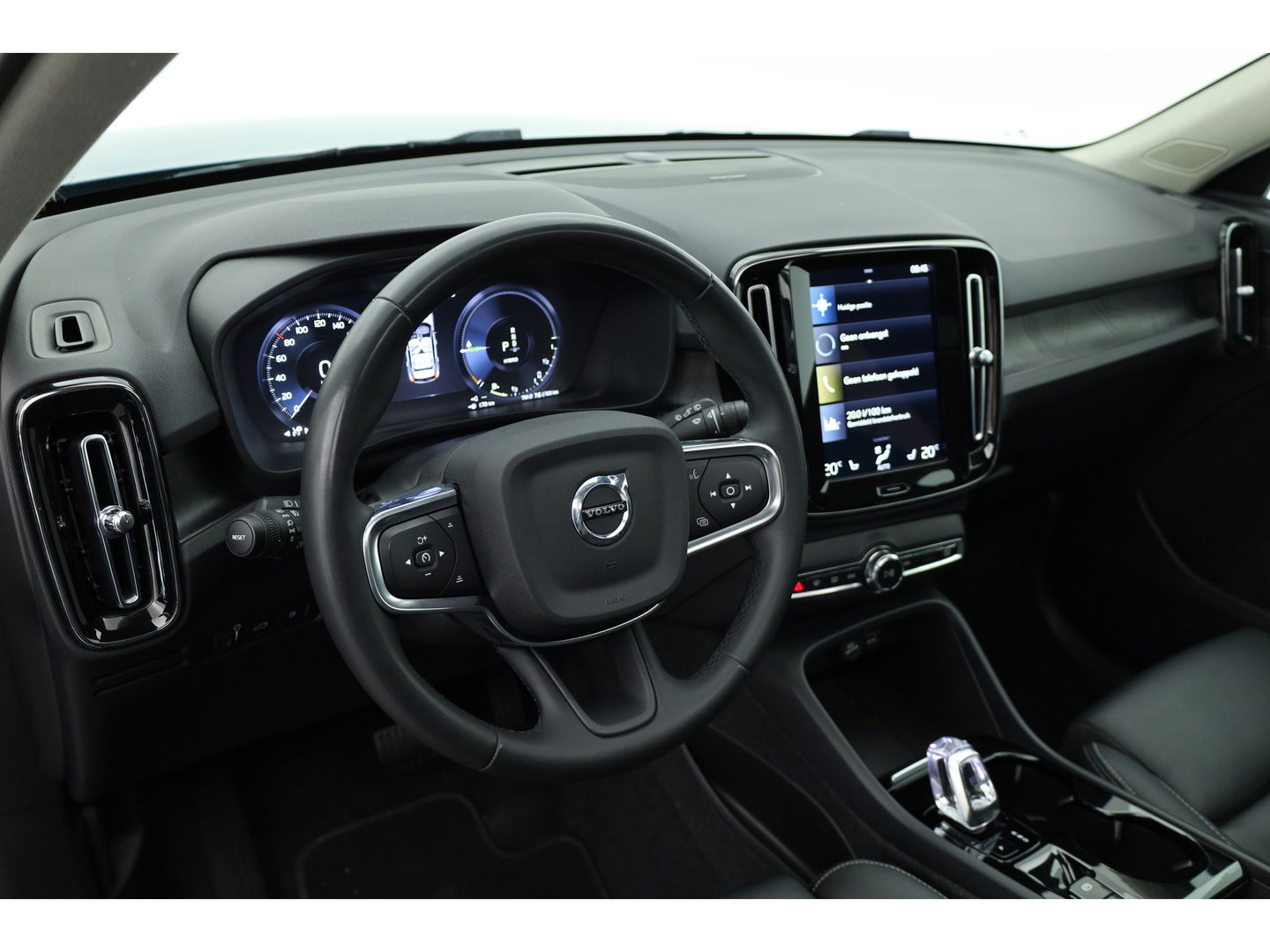 Volvo XC40 1.5 T5 Recharge Ultimate Dark | Pano | 360cam | Elek. Trekhaak | Harman Kardon | Pilot Assist