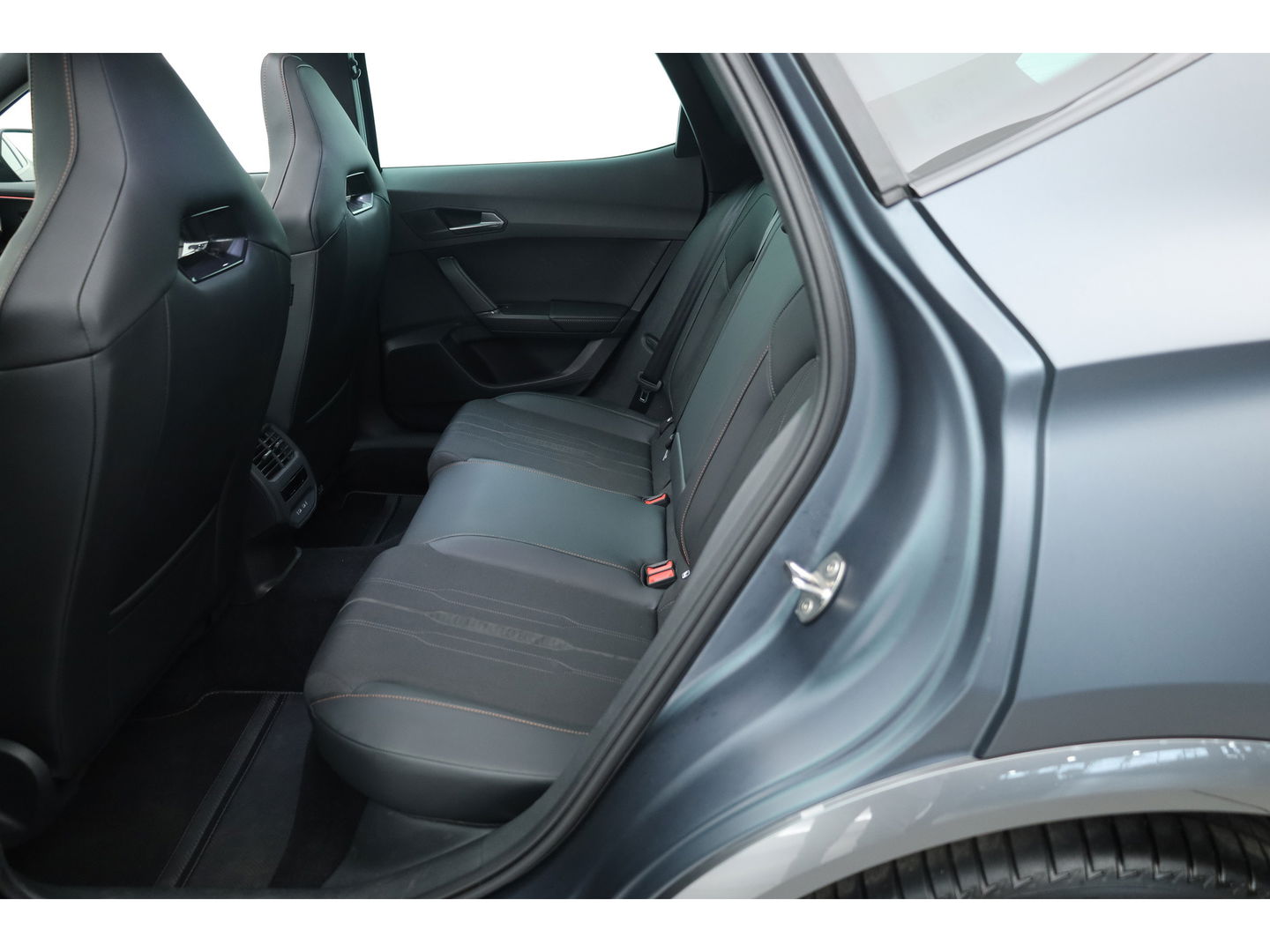 CUPRA Formentor 1.4 e-Hybrid VZ | Pano | MAT Grijs | Elek. trekhaak | Stoel- Stuurverw. | Adapt. Cruise