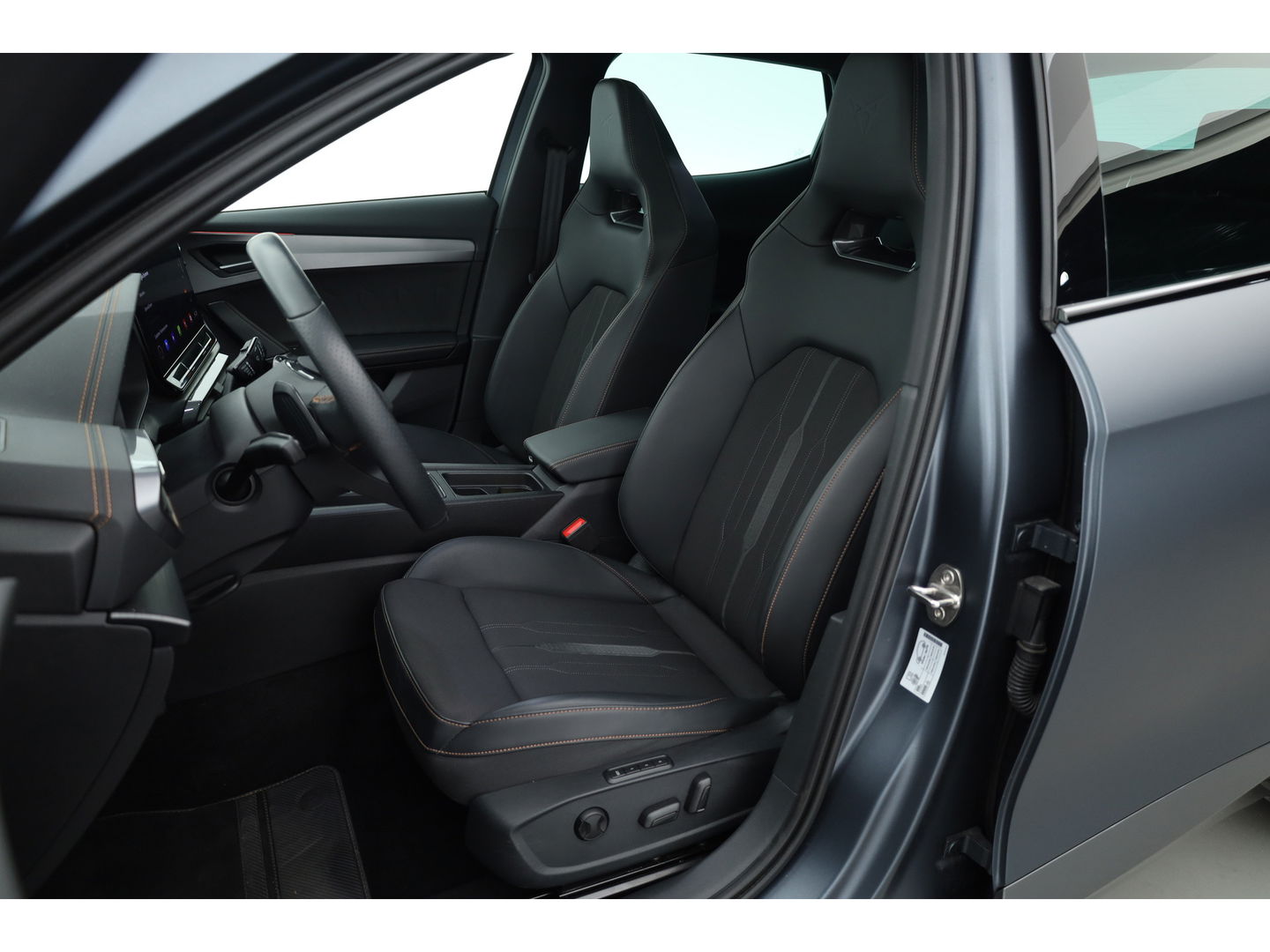 CUPRA Formentor 1.4 e-Hybrid VZ | Pano | MAT Grijs | Elek. trekhaak | Stoel- Stuurverw. | Adapt. Cruise