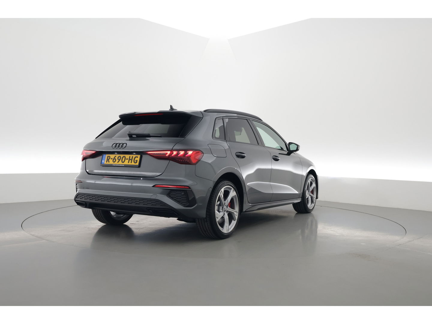 Audi A3 Sportback 45 TFSI e S Line Competition | PHEV | Bang & Olufsen | Adapt. Cruise | S Line | Elek. Stoelen | Afn. Trekhaak