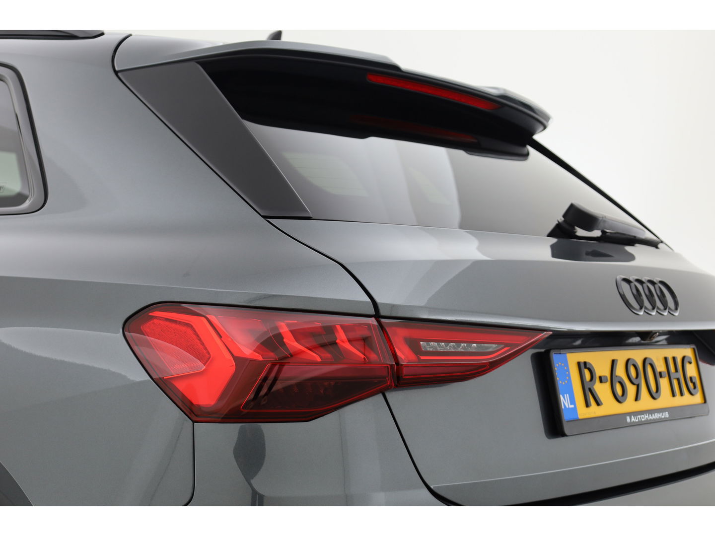 Audi A3 Sportback 45 TFSI e S Line Competition | PHEV | Bang & Olufsen | Adapt. Cruise | S Line | Elek. Stoelen | Afn. Trekhaak