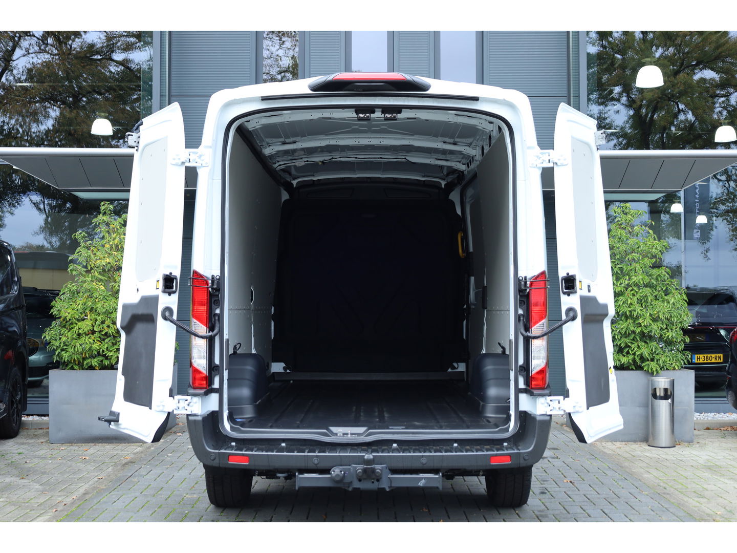Ford Transit 350 2.0 TDCI L3H2 Trend | Airco | Navi | Cruise | Apple Carplay | Trekhaak | 2.800kg trekgewicht
