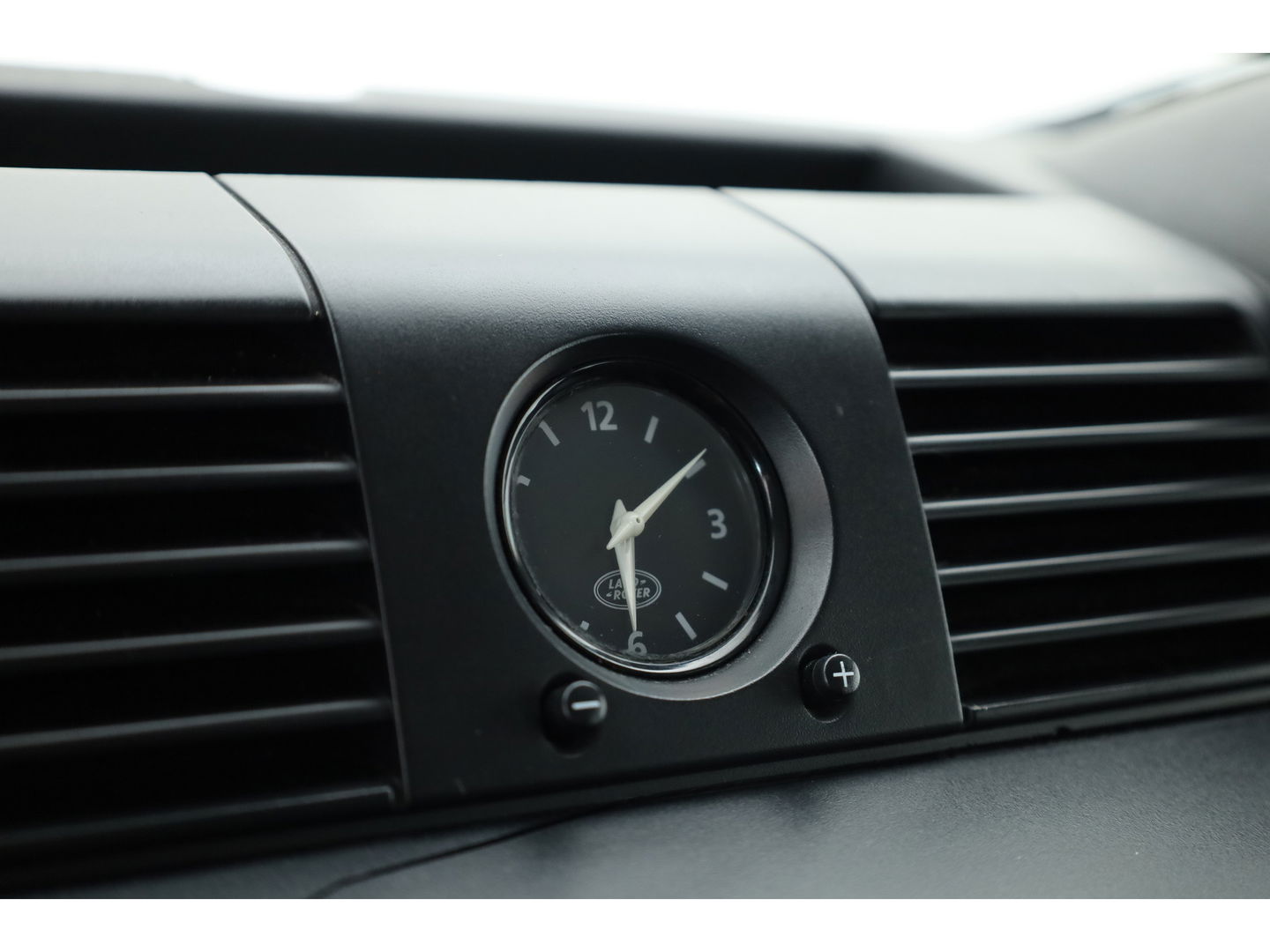 Land Rover Defender 2.4 TD 130" E Crew Cab | Airco | Trekhaak | 16 inch velgen | youngtimer