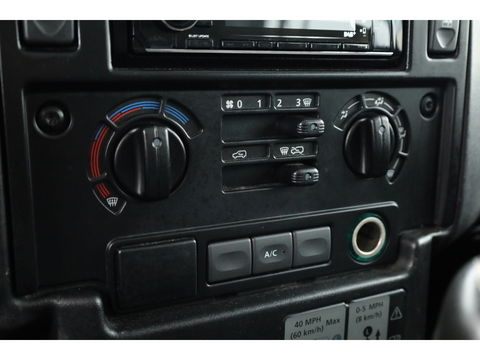Land Rover Defender 2.4 TD 130" E Crew Cab | Airco | Trekhaak | 16 inch velgen | youngtimer