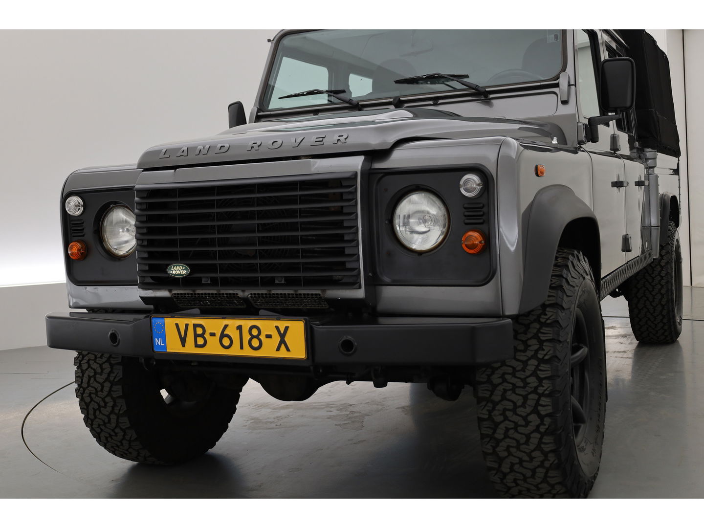 Land Rover Defender 2.4 TD 130" E Crew Cab | Airco | Trekhaak | 16 inch velgen | youngtimer