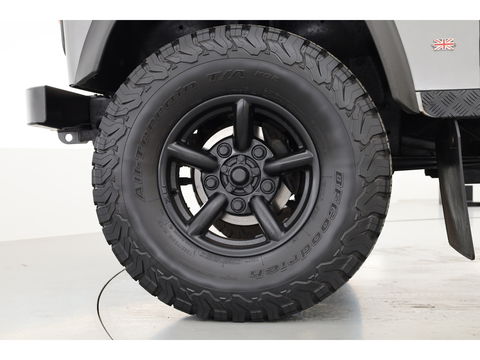 Land Rover Defender 2.4 TD 130" E Crew Cab | Airco | Trekhaak | 16 inch velgen | youngtimer