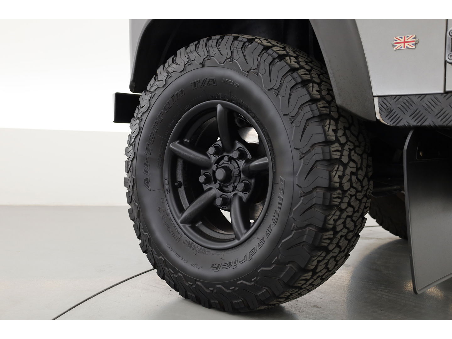 Land Rover Defender 2.4 TD 130" E Crew Cab | Airco | Trekhaak | 16 inch velgen | youngtimer