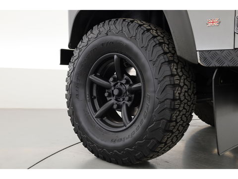 Land Rover Defender 2.4 TD 130" E Crew Cab | Airco | Trekhaak | 16 inch velgen | youngtimer