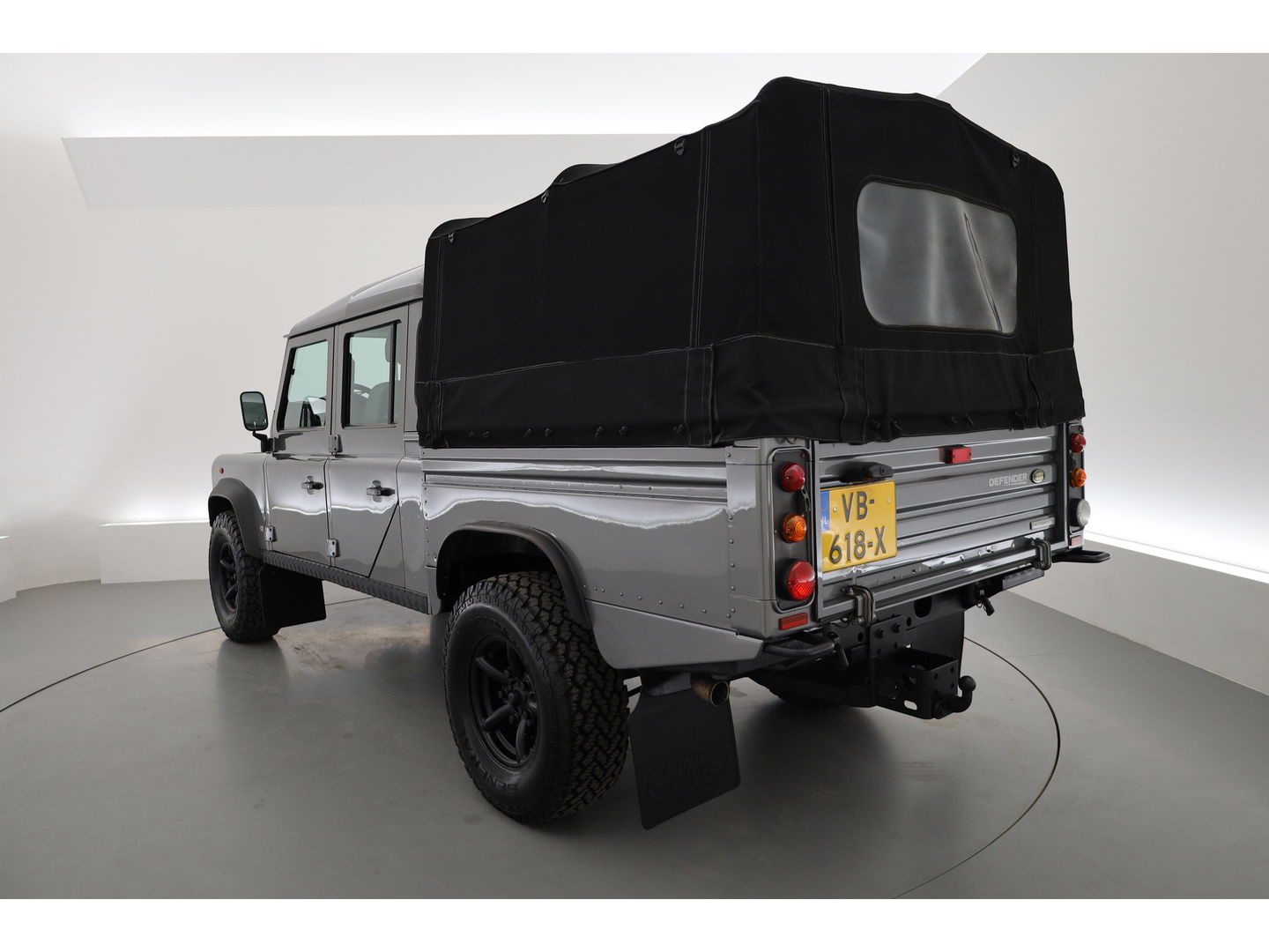 Land Rover Defender 2.4 TD 130" E Crew Cab | Airco | Trekhaak | 16 inch velgen | youngtimer