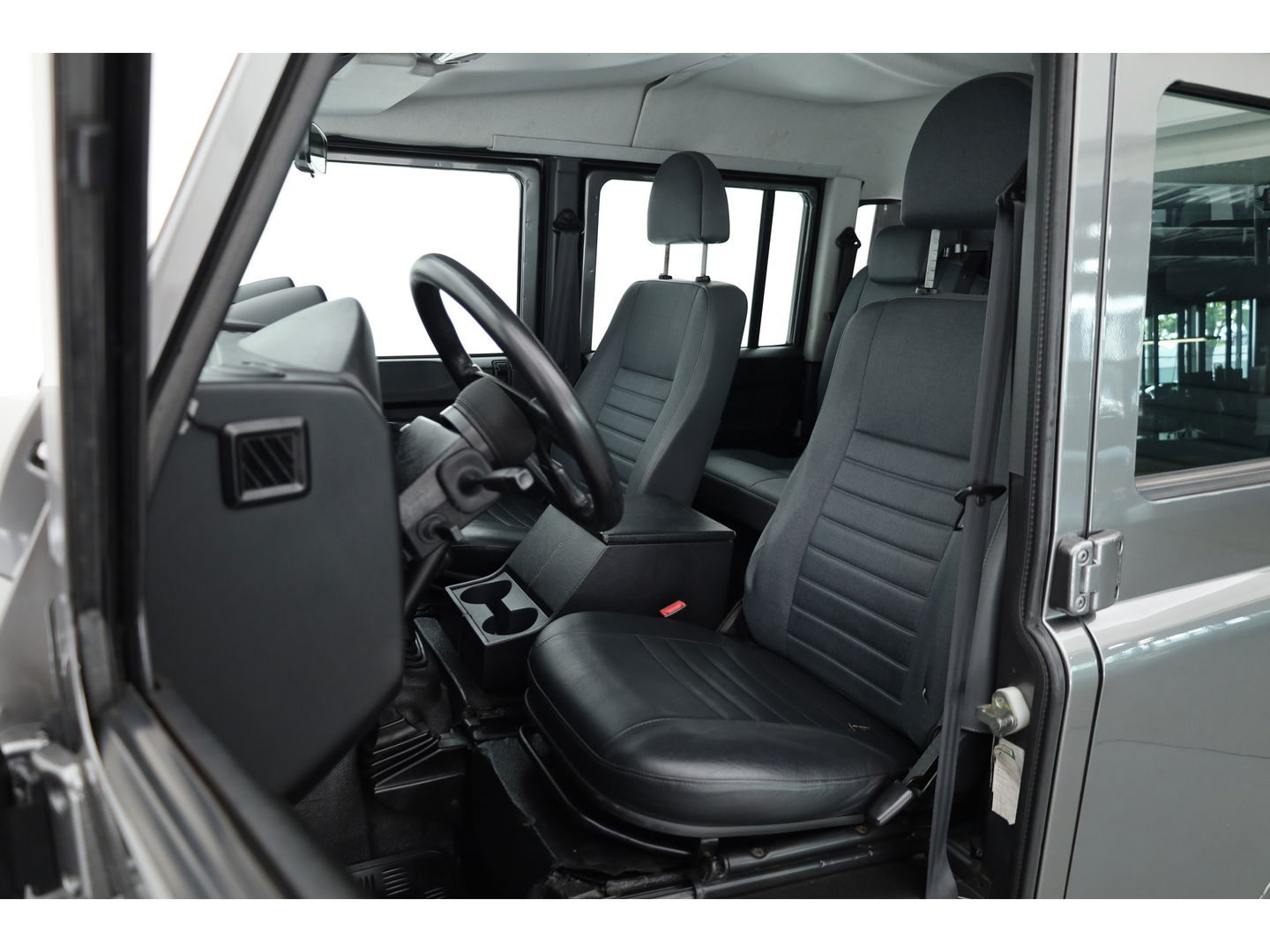 Land Rover Defender 2.4 TD 130" E Crew Cab | Airco | Trekhaak | 16 inch velgen | youngtimer