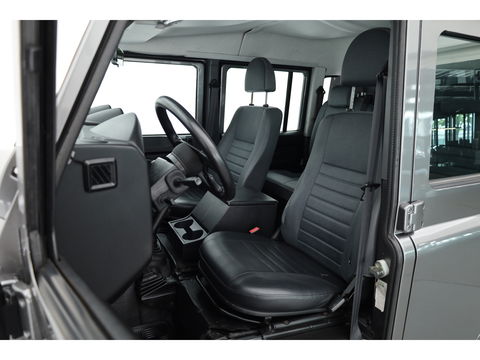 Land Rover Defender 2.4 TD 130" E Crew Cab | Airco | Trekhaak | 16 inch velgen | youngtimer