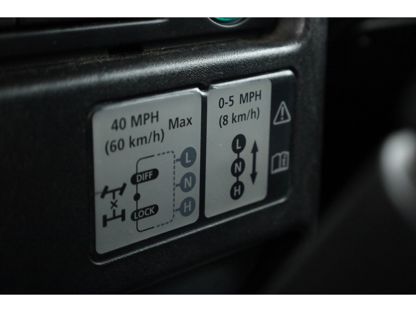 Land Rover Defender 2.4 TD 130" E Crew Cab | Airco | Trekhaak | 16 inch velgen | youngtimer