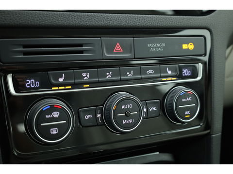 Volkswagen Golf Sportsvan 1.4 TSI Highline DSG | Leder | Camera | Navi | Keyless | Afn. Trekhaak | Dodehoekdet.
