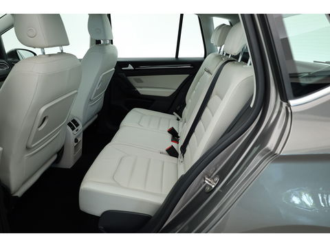 Volkswagen Golf Sportsvan 1.4 TSI Highline DSG | Leder | Camera | Navi | Keyless | Afn. Trekhaak | Dodehoekdet.