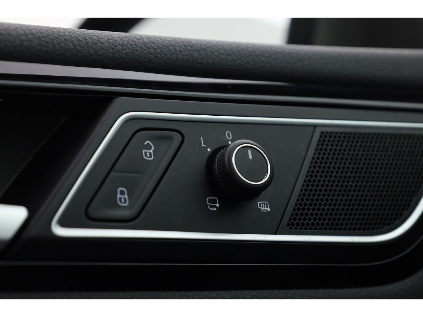 Volkswagen Golf Sportsvan 1.4 TSI Highline DSG | Leder | Camera | Navi | Keyless | Afn. Trekhaak | Dodehoekdet.