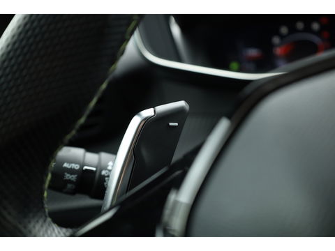 Peugeot 2008 1.2 PureTech GT Pack | Keyless | Carplay | Stoelver. | 18" | Focal Audio