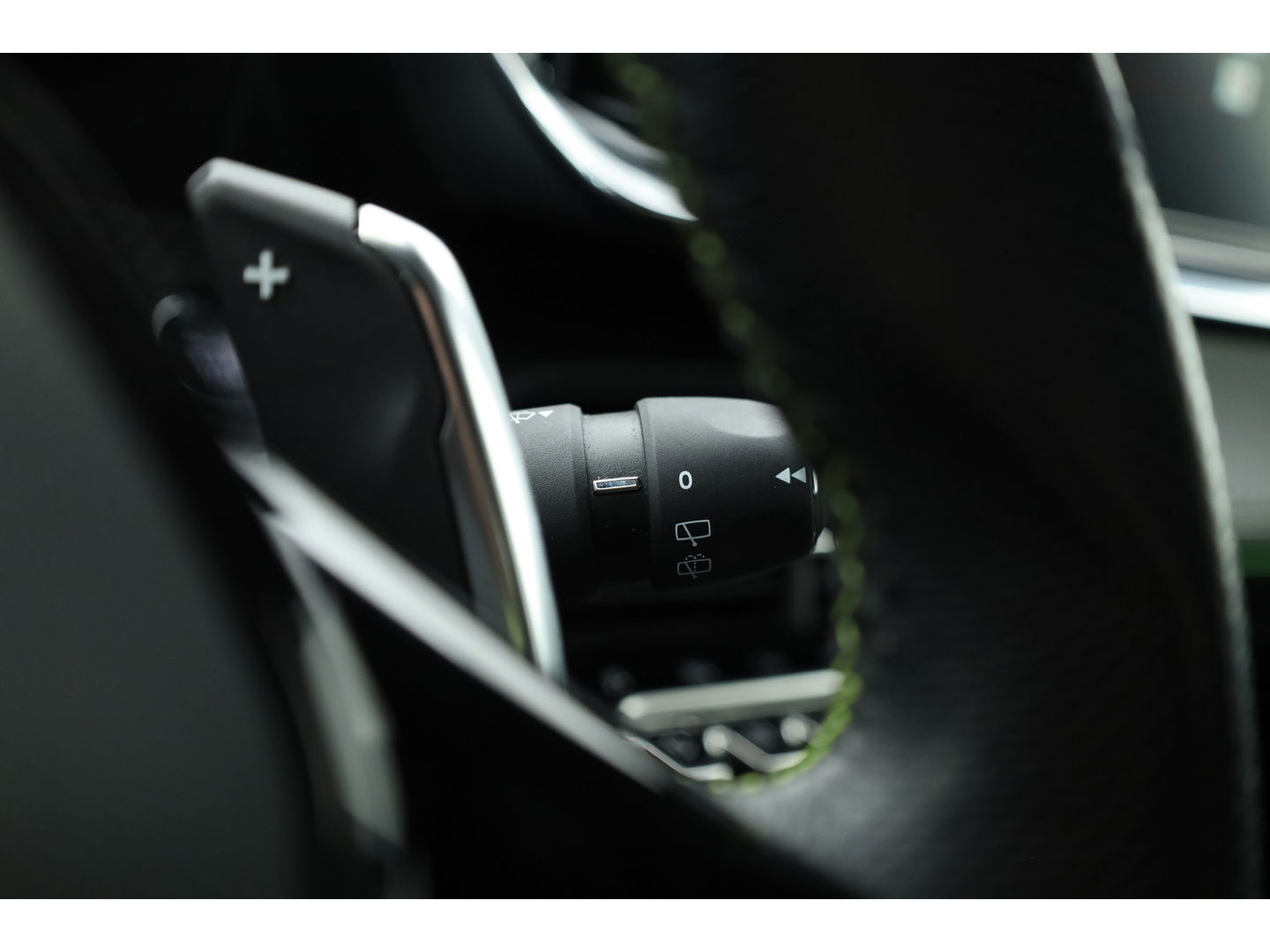 Peugeot 2008 1.2 PureTech GT Pack | Keyless | Carplay | Stoelver. | 18" | Focal Audio
