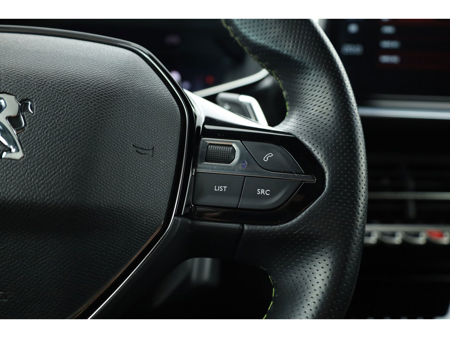 Peugeot 2008 1.2 PureTech GT Pack | Keyless | Carplay | Stoelver. | 18" | Focal Audio