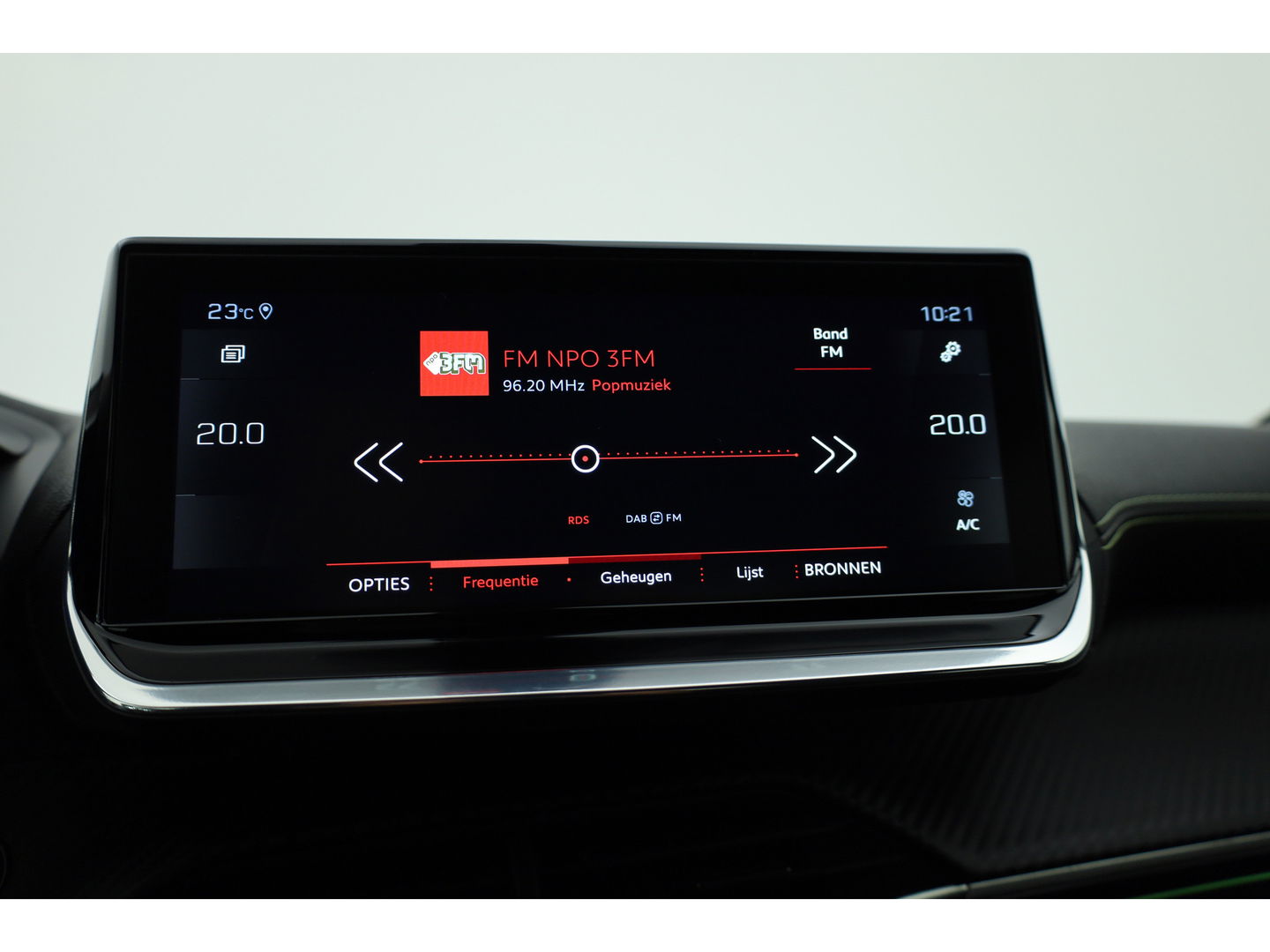 Peugeot 2008 1.2 PureTech GT Pack | Keyless | Carplay | Stoelver. | 18" | Focal Audio